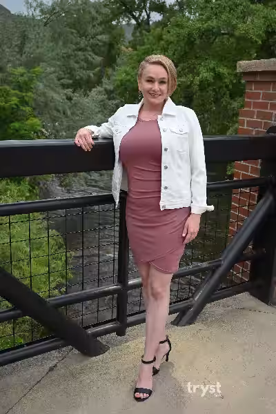 Escort/S&M Naomi Wilder / Naomi Wagner in Bloomington, IN