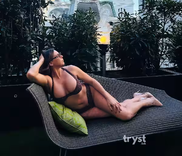 Estella Monroe/Trixxxie Love / Amber Leigh