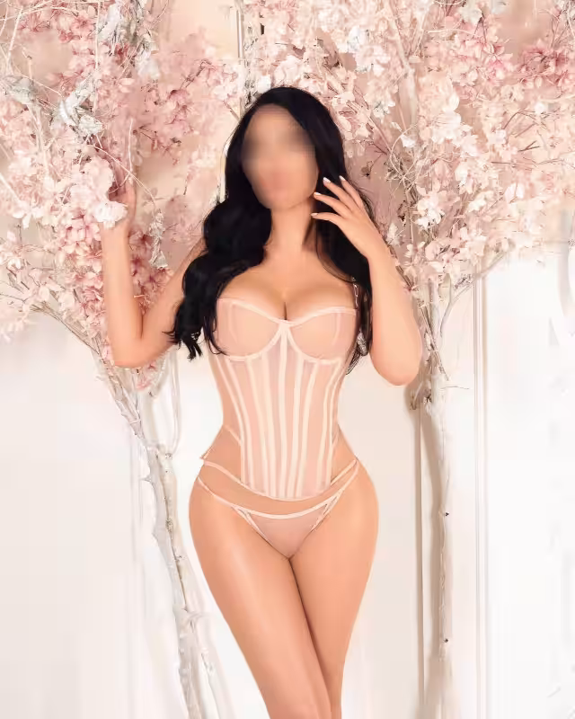 Escort Naomi in Chicago, IL