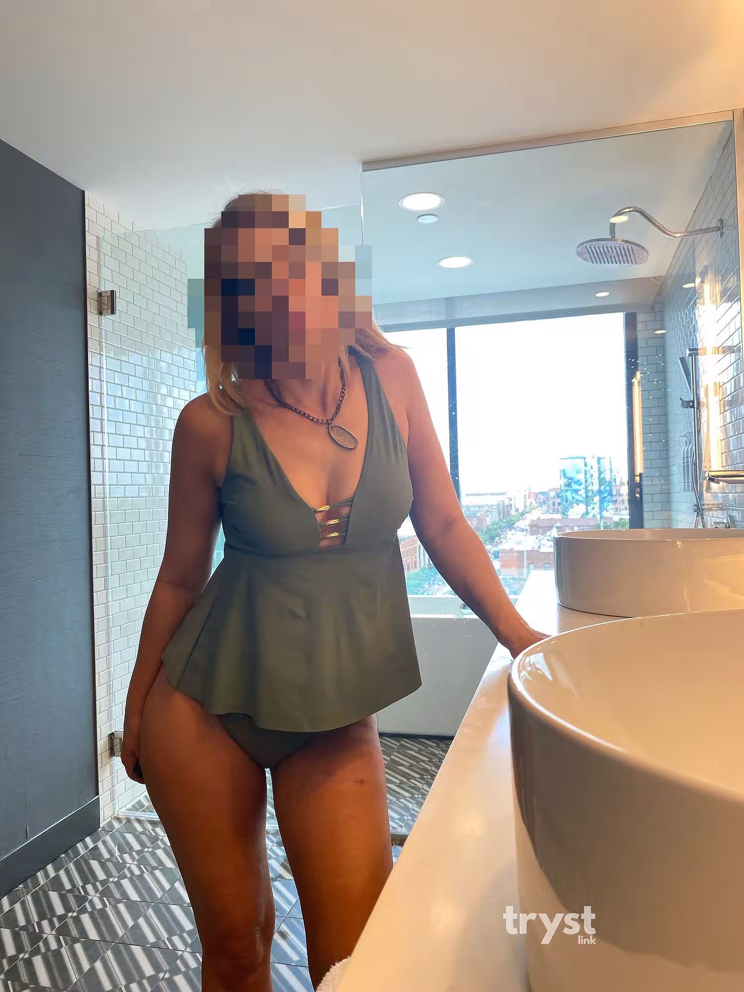 companion/Massage Monroe Pierce in Denver, CO