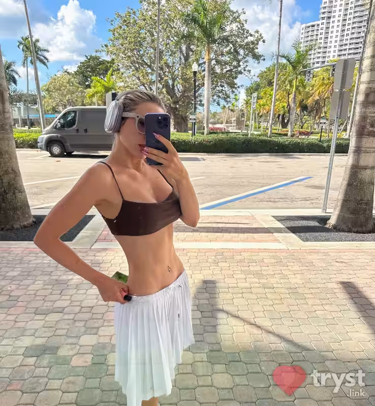 companion Elsa Jean in Hollywood, FL