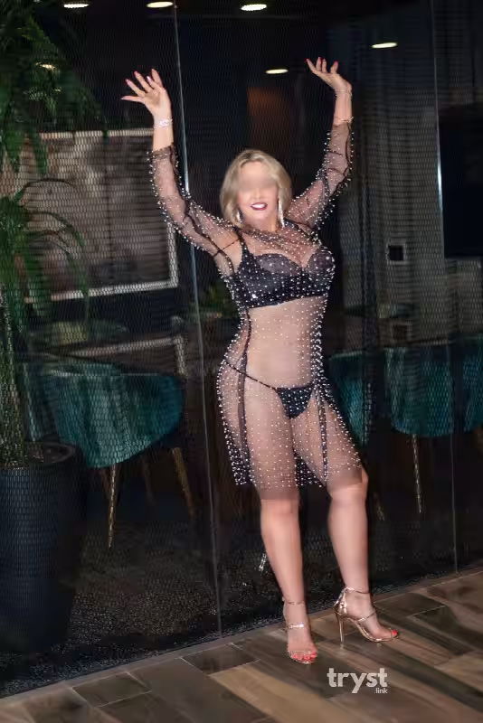 companion/Massage BustyGina36DD in Los Angeles, CA