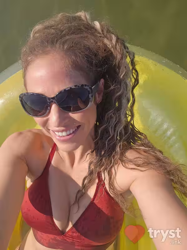 companion/S&M Elle Tee in Minneapolis, MN