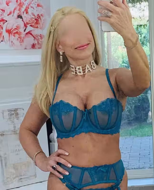 companion Kara Hott in Phoenix, AZ