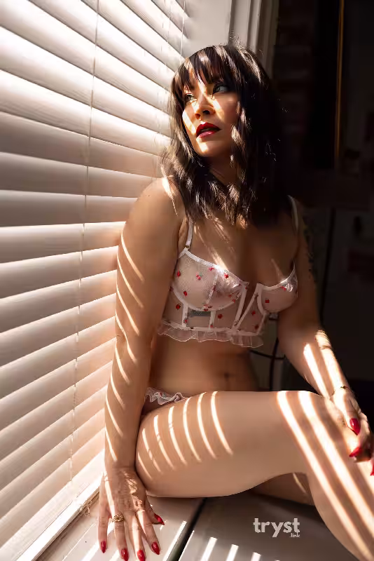 companion Dreamgirl / Angela Fox in Pittsburgh, PA