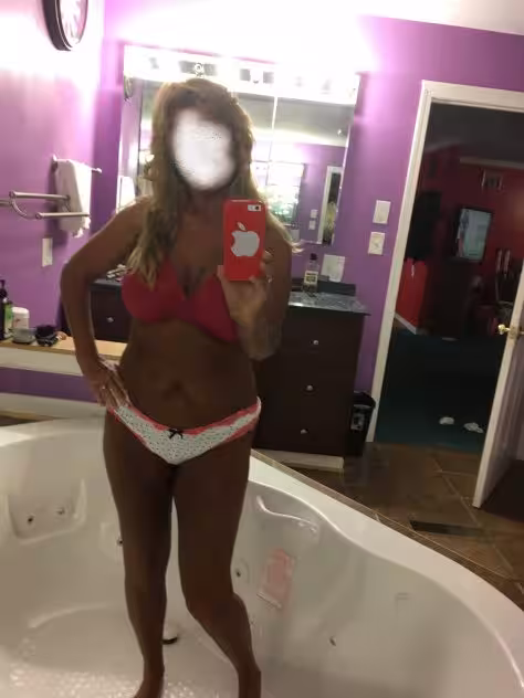 companion/Massage/S&M Hayley in Roanoke, VA