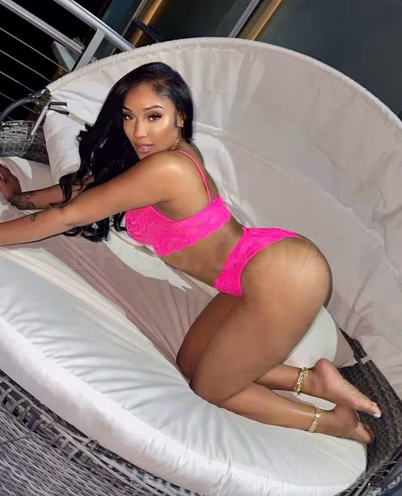 Escort | Hazel Stone | Washington