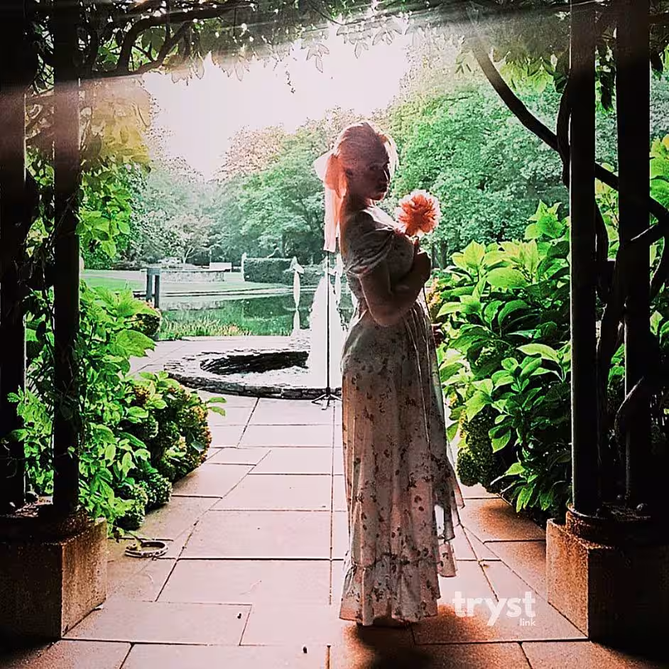 Escort | Violet Vixxx - Liberty Archer | Washington
