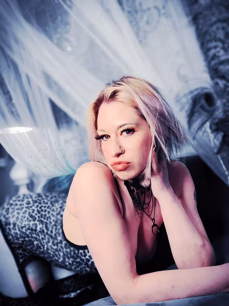 Violet Vixxx - Liberty Archer | Escort | Washington